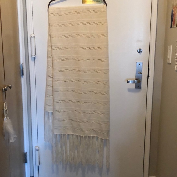 NWOT 360 Cashmere oversized cream scarf - Picture 1 of 8